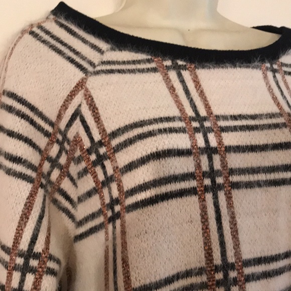 Evereve Peyton Jensen Fuzzy Plaid Eyelash Sweater Women's S White Black Metallic - Picture 3 of 7